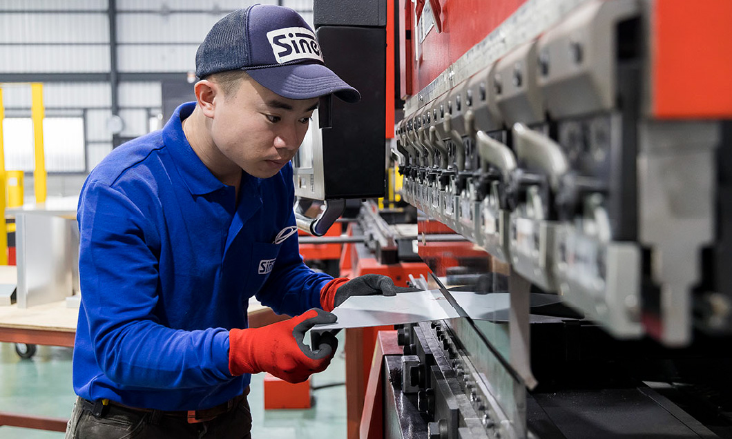 作業中の男性社員